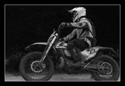 Soizic-Steve Allan Cerigo – Scoophoto -Photographe Artistique- Photographe de mariages- portraits-reportages-studio. France- Charente Maritime- Royan-Saintes-La Rochelle- Cognac-Grandjean-Saint Jean d'Angely- 17- Poitou Charentes-course moto