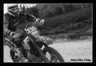 Soizic-Steve Allan Cerigo – Scoophoto -Photographe Artistique- Photographe de mariages- portraits-reportages-studio. France- Charente Maritime- Royan-Saintes-La Rochelle- Cognac-Grandjean-Saint Jean d'Angely- 17- Poitou Charentes-course moto