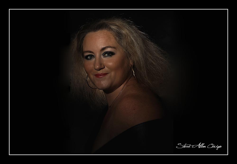 photographe saintes-Shooting Elodie-Book-Photographe professionnel- Mariage- Studio- cérémonie religieuse- evenementiel- banquet- sport-Soizic-Steve Allan Cerigo – Photographe Artistique-Scoophoto - Photographe de mariages- portraits- reportages- studio- France- Charente Maritime- Royan- Saintes- La Rochelle- Cognac- Grandjean-Saint Jean d'Angely- 17- Poitou Charentes-Le Bouquet de Soizic