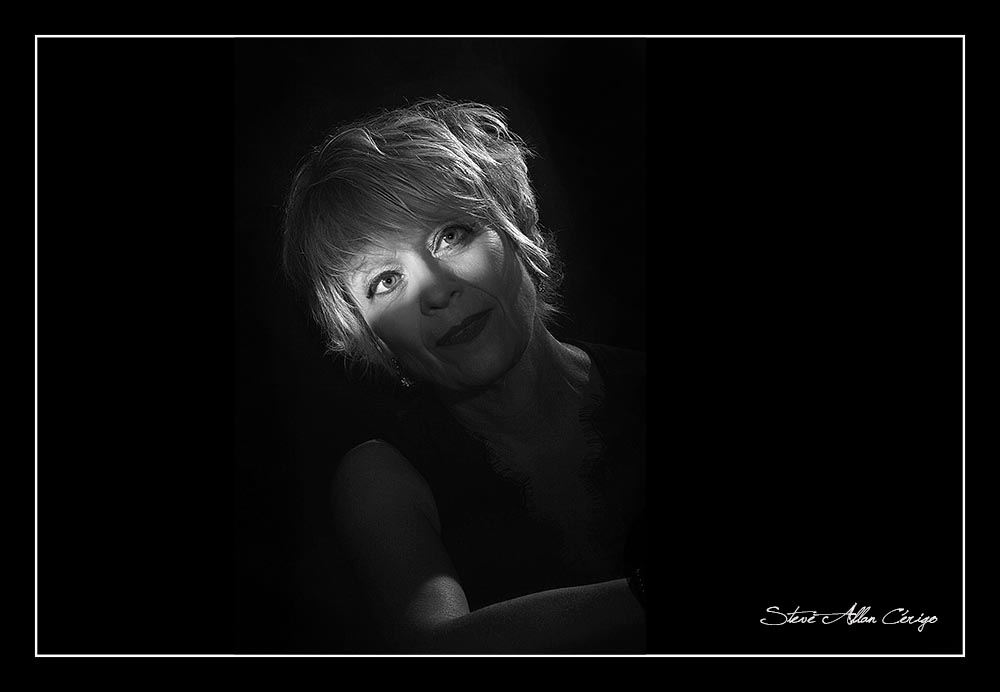 photographe saintes-Shooting Pascale-Book-Photographe professionnel- Mariage- Studio- cérémonie religieuse- evenementiel- banquet- sport-Soizic-Steve Allan Cerigo – Photographe Artistique-Scoophoto - Photographe de mariages- portraits- reportages- studio- France- Charente Maritime- Royan- Saintes- La Rochelle- Cognac- Grandjean-Saint Jean d'Angely- 17- Poitou Charentes-Le Bouquet de Soizic